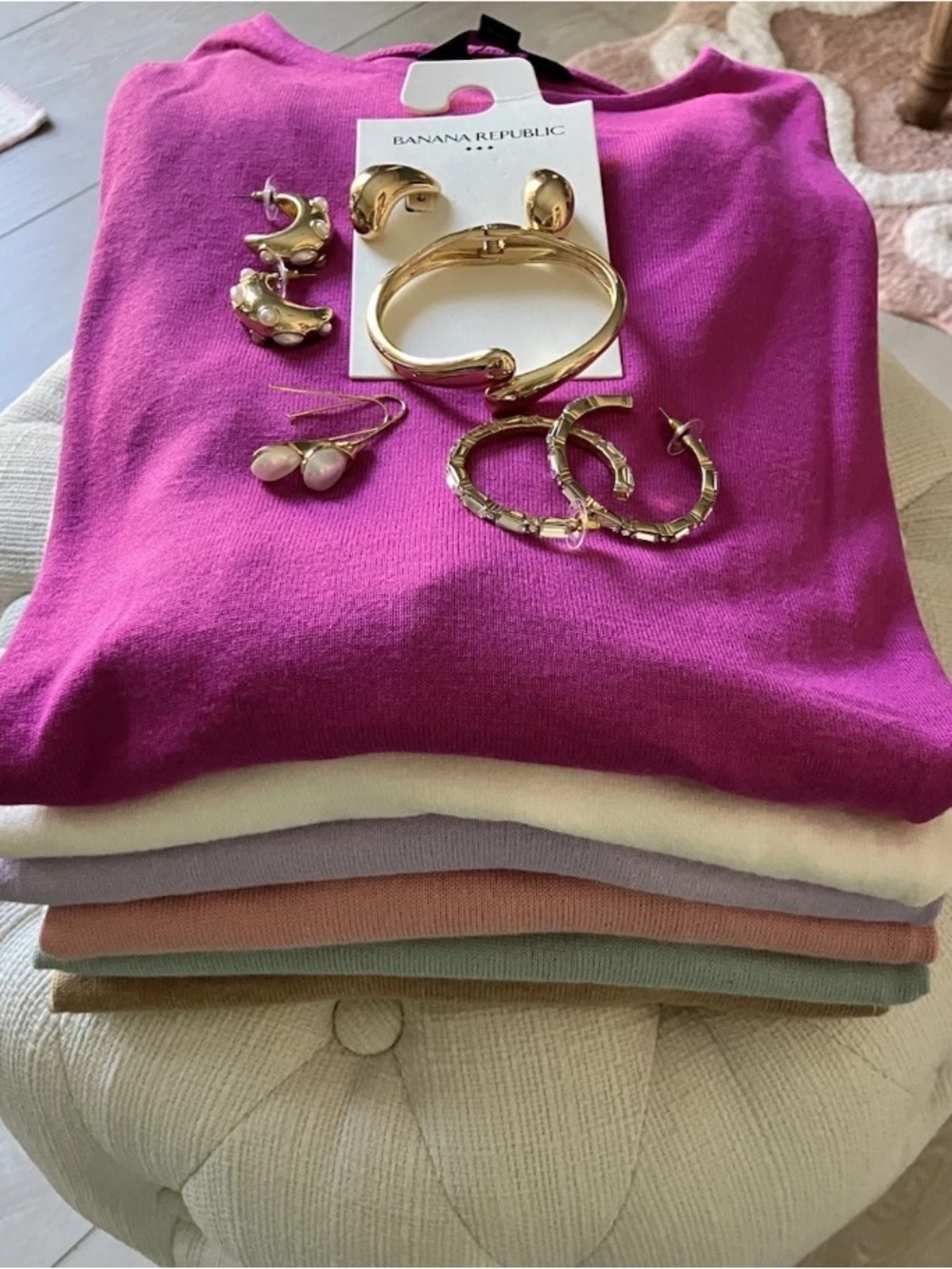 NWT Banana Republic Size S
Workwear Sweater & Jewelry
Lot - 11 Pieces